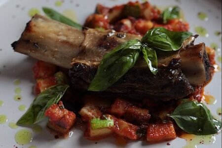 Томленое говяжье ребро с писто манчего