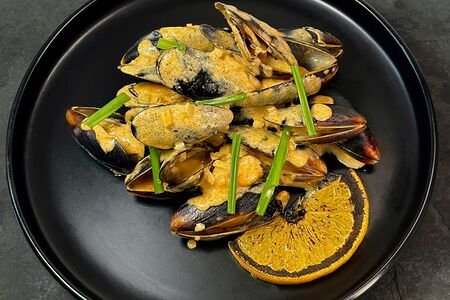 Голубые мидии под соусом том ям