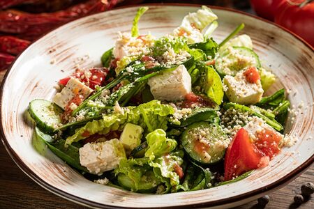 Салат с сыром буррата