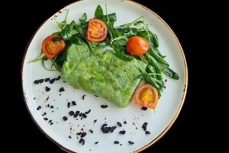 Шпинатный омлет с рукколой и моцареллой