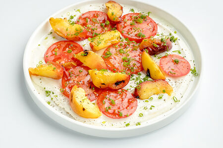 Спелые томаты с персиком гриль