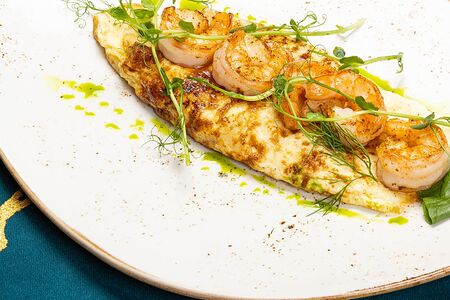 Омлет с креветкой и сыром