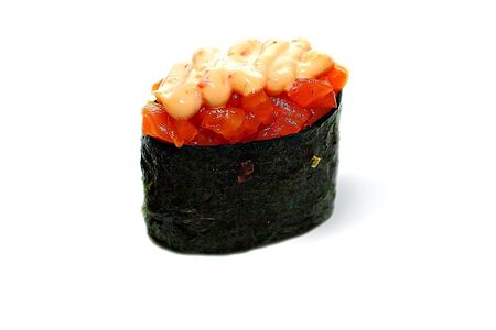 Гункан с лососем