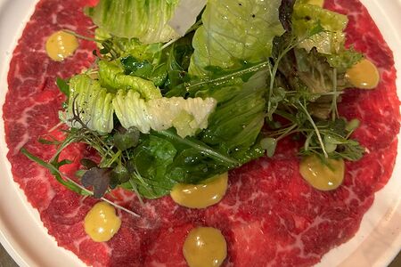 Карпаччо из говяжьей вырезки с горчичным кремом