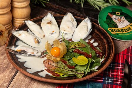 Мидии с соусом блю чиз