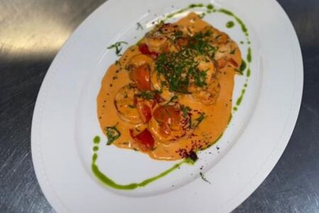 Креветки в розовом соусе