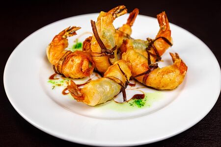 Креветки в рисовой бумаге