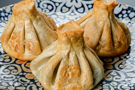 Жареные хинкали с бараниной