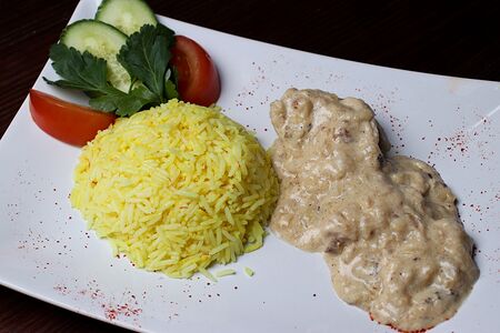 Куриная грудка в сливочном соусе с рисом