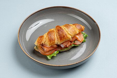 Круассан с сёмгой