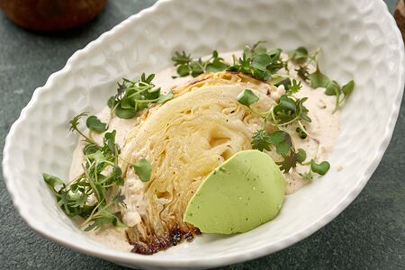 Печеная капуста в ореховом соусе