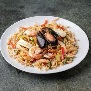 Ростки с морепродуктами