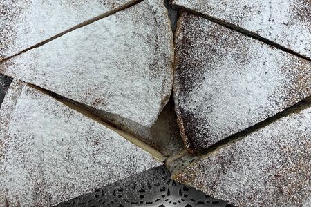 Запеканка с творогом и изюмом