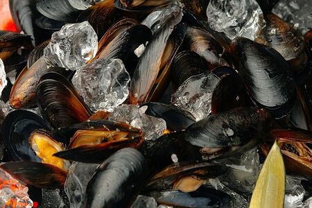 Мидии в винном соусе