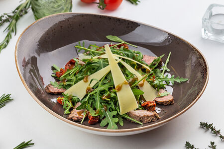 Салат с ростбифом