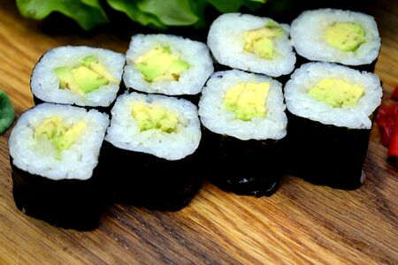 Маки с авокадо