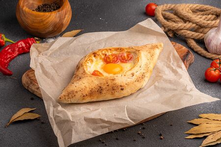 Хачапури по-аджарски с томатами