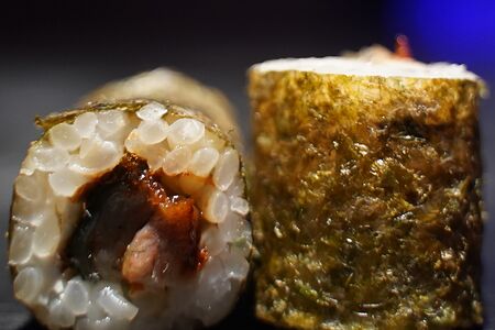 Ролл с угрем