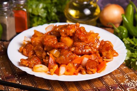 Свинина в кляре с ананасом и овощами