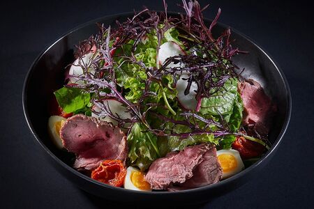 Шпинат с ростбифом и молодым картофелем