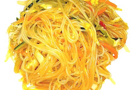 Салат из фунчозы с овощами