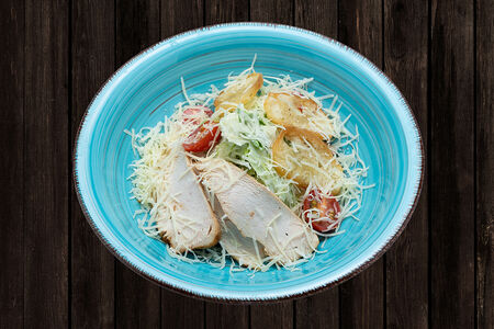 Салат Цезарь с курицей