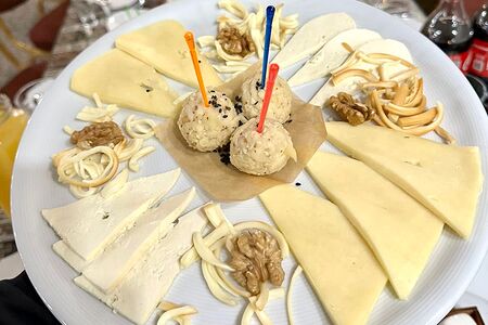 Ассорти сырное по-кавказски