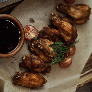 Крылышки, томленные в сладком соусе Чили