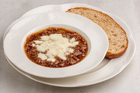 Луковый суп с гребешками