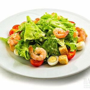 Салат Цезарь с креветками