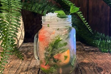 Лимонад грейпфрут-базилик собственного приготовления