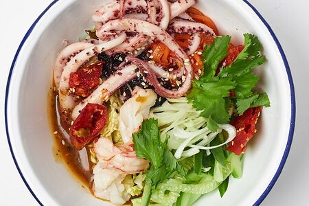 Китайский салат с креветкой и каракатицей