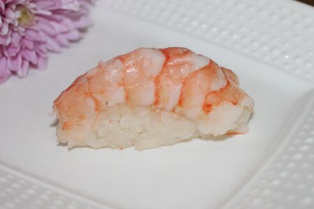 Суши с креветкой