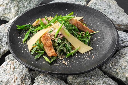 Цыпленок с вешенками под сливочным соусом