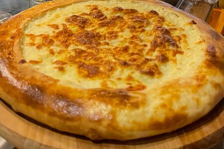 Фирменный хачапури от шефа Гурико