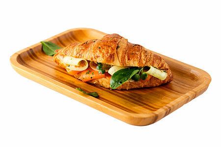 Круассан с лососем и творожным сыром