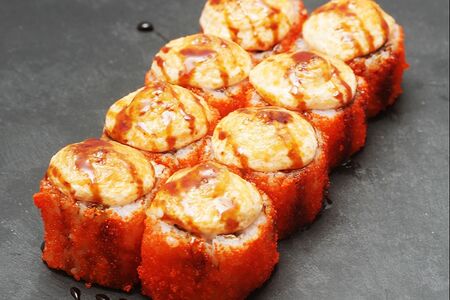 Запеченный ролл лосось терияки