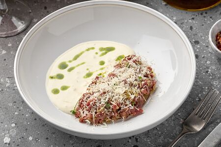 Тартар из говядины с трюфельным маслом