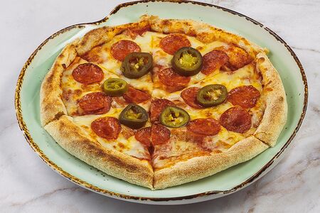 Пицца Чоризо с халапеньо