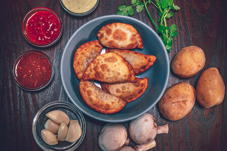 Чебуречки с картофелем и грибами