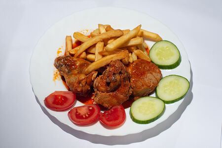 Жаренная курица с картофелем фри