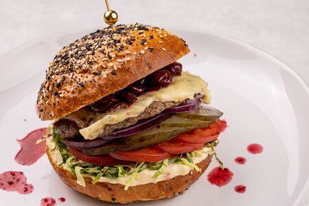 Фирменный бургер Aroma