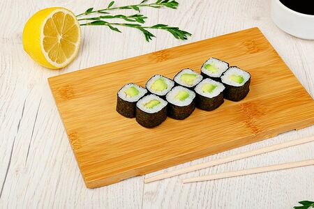 Ролл Хосомаки с авокадо