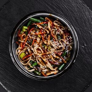 Удон с говядиной в соусе тонкацу