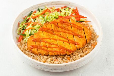 Тонкацу-шницель из куриной грудки с соусом тонкацу