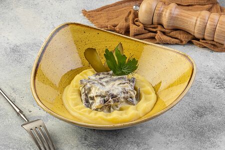 Бефстроганов с пюре