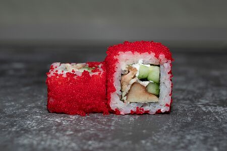 Ролл Калифорния с угрем