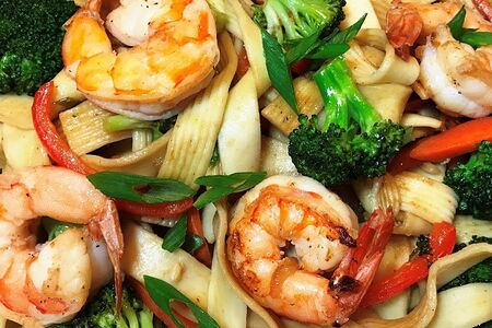 Wok с креветками