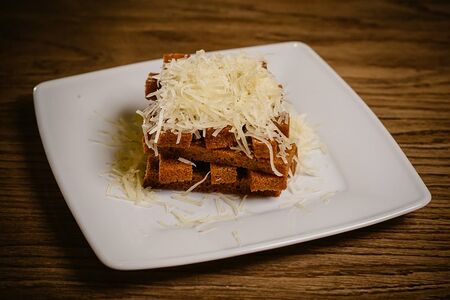 Гренки под сыром Пармезан