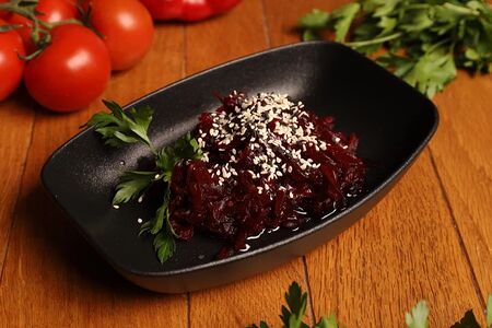 Салат из свёклы с кунжутом